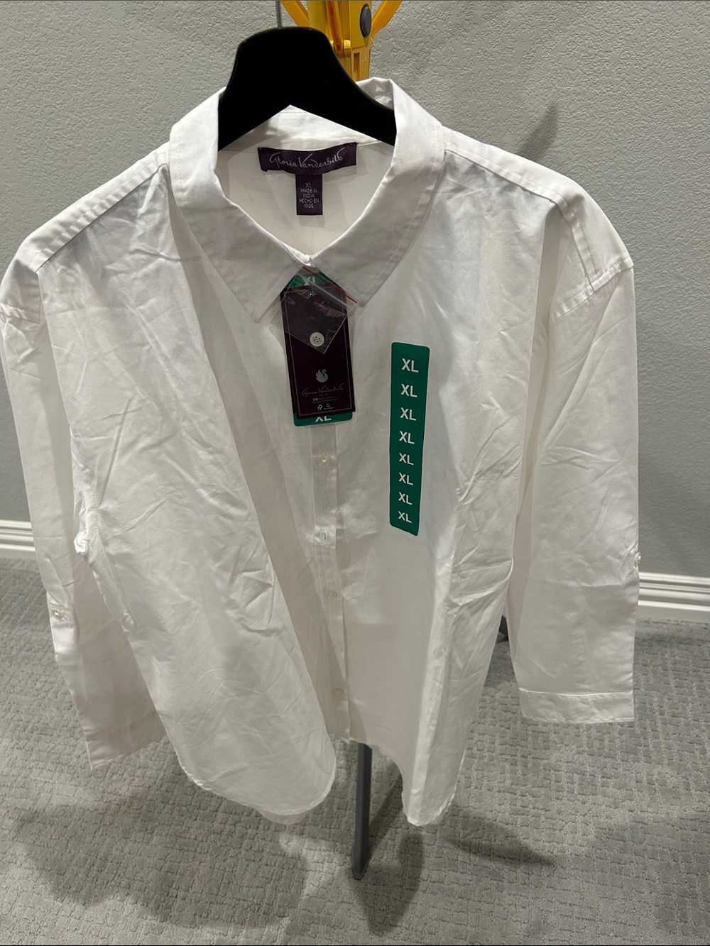 Gloria Vanderbilt White Button-Up Blouse